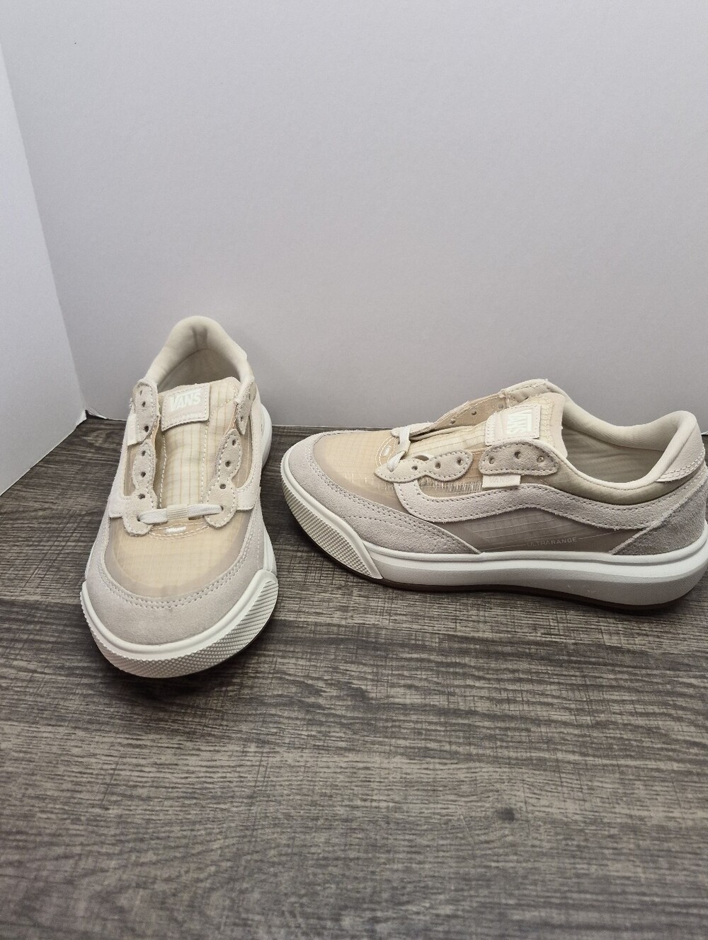 VANS MTE ULTRARANGE 2.0 Shoes Sneakers Womens Size 6.5 Cream Tan New